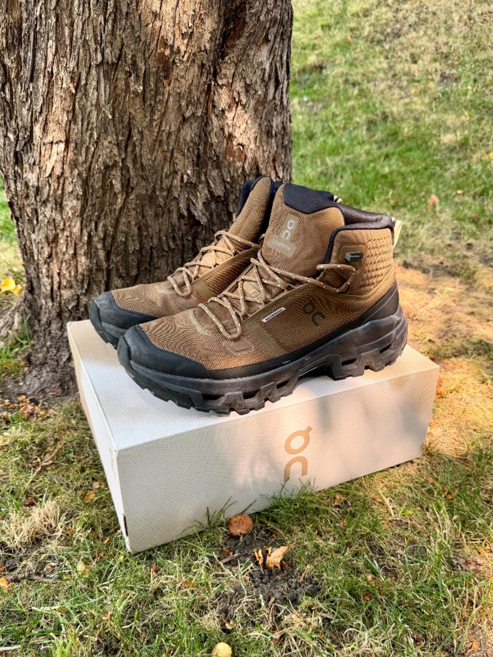 On Running Cloudrock Mid Waterproof Hiking Shoes - US11 - Picture 2 of 6